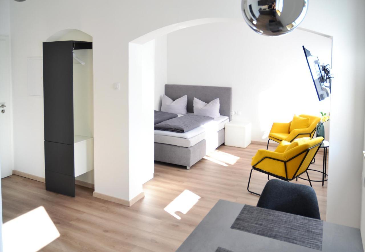 Hotel-Garni 'Zum Weinkrug' Sommerhausen Esterno foto