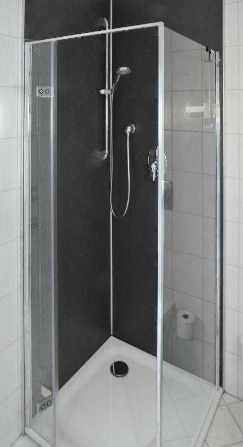 Hotel-Garni 'Zum Weinkrug' Sommerhausen Esterno foto