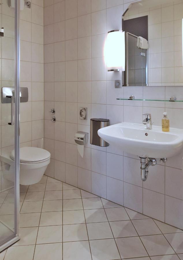 Hotel-Garni 'Zum Weinkrug' Sommerhausen Esterno foto