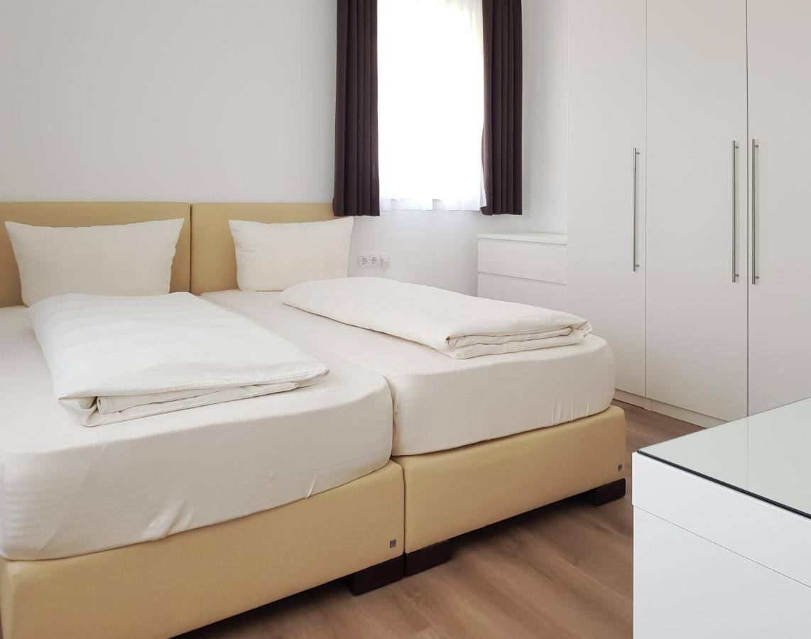 Hotel-Garni 'Zum Weinkrug' Sommerhausen Esterno foto