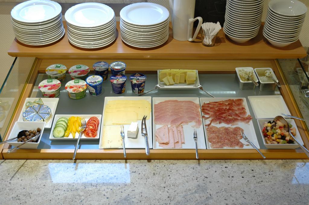 Hotel-Garni 'Zum Weinkrug' Sommerhausen Esterno foto
