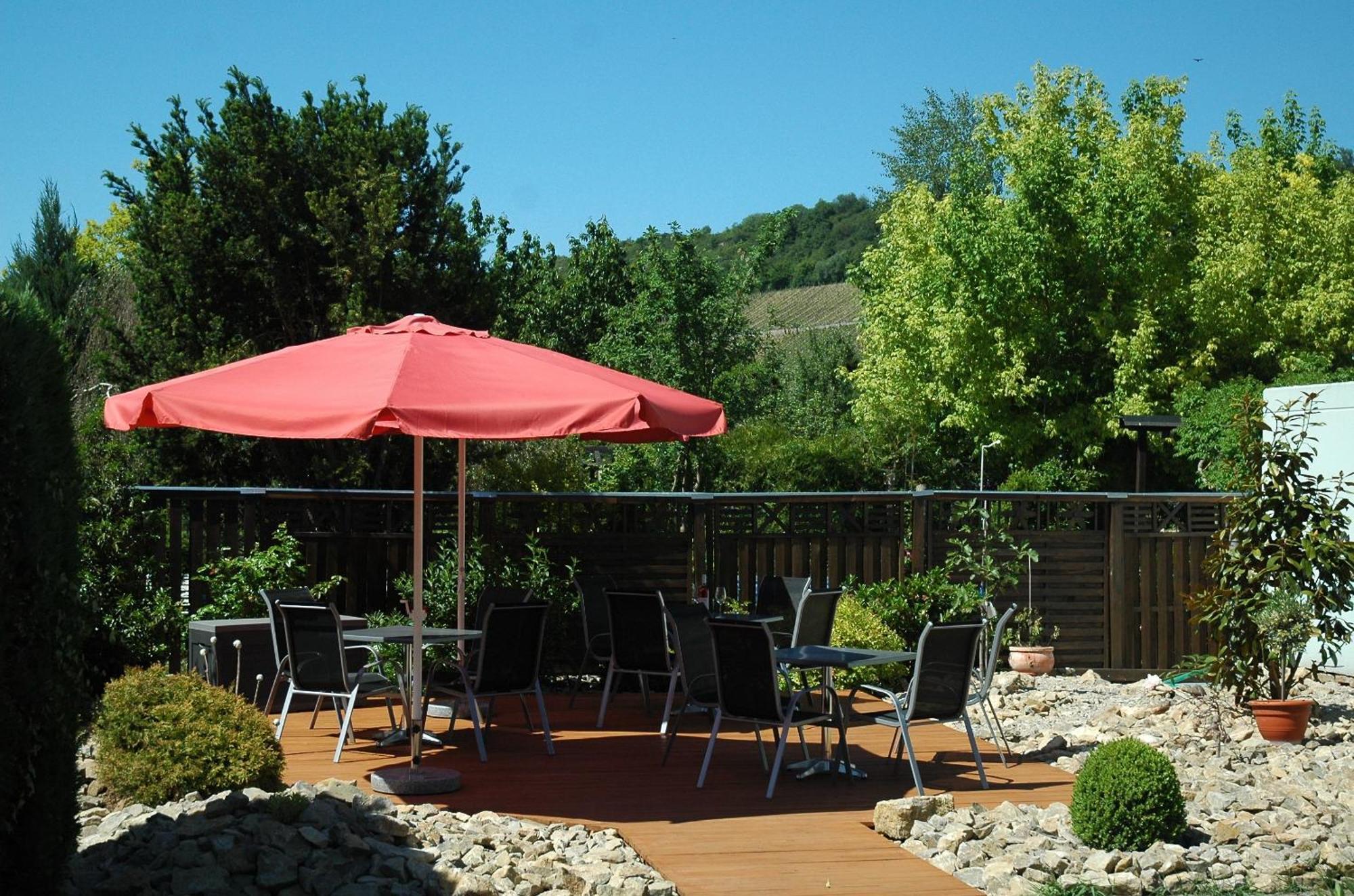 Hotel-Garni 'Zum Weinkrug' Sommerhausen Esterno foto